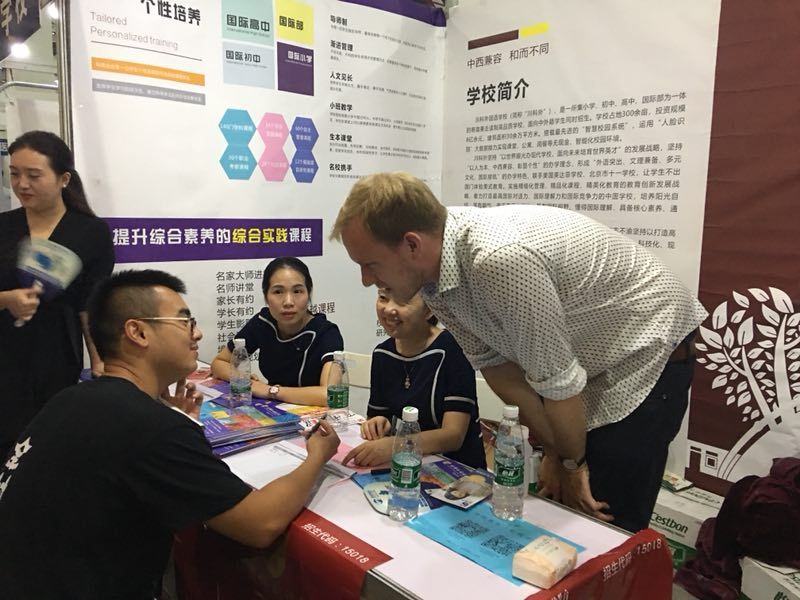 川科外國語學(xué)校，火熱報名咨詢中