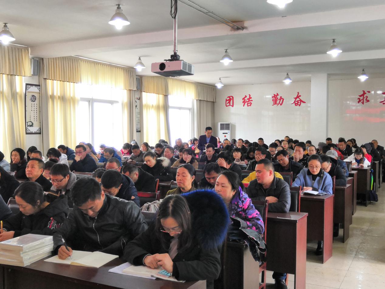 加強(qiáng)業(yè)務(wù)培訓(xùn)，切實(shí)提高業(yè)務(wù)素質(zhì)