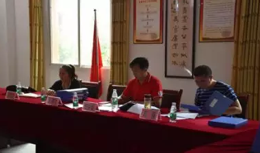 石河中學(xué)接受市“全國校園足球特色學(xué)?！痹u估檢查