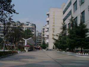 成都市第十七中學(xué)2018年中考分?jǐn)?shù)線是多少？