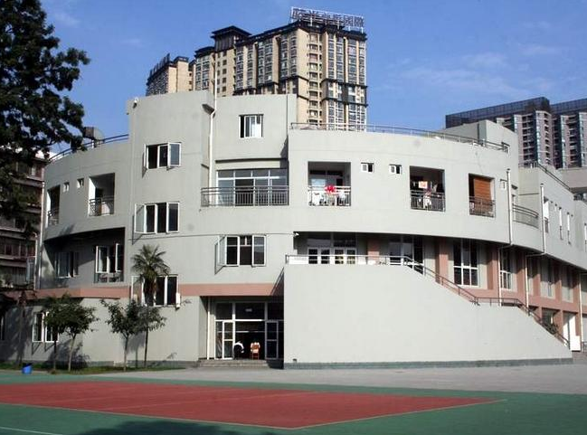 成都市鹽道街中學發(fā)展前景怎么樣？