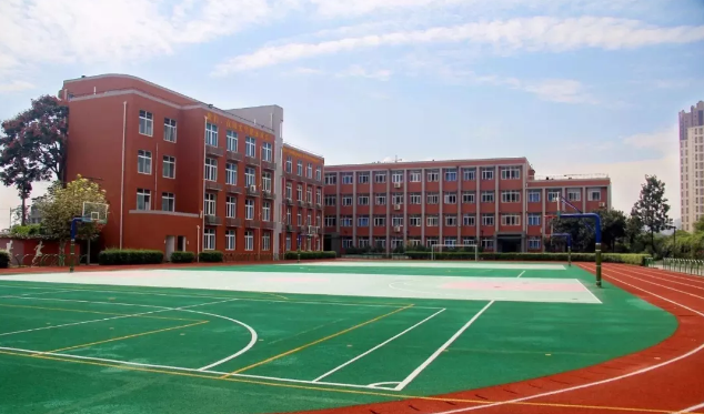 四川師范大學(xué)附屬中學(xué)外國(guó)語(yǔ)學(xué)校地理位置在哪里？