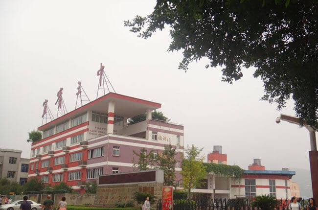 宜賓市第三中學(xué)2018年中考錄取分?jǐn)?shù)線是多少？