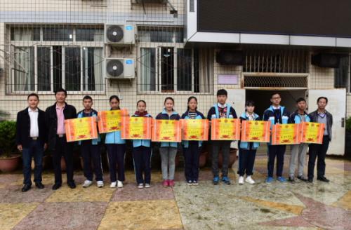 雷波民族中學院校環(huán)境
