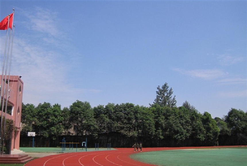 成都三十六中環(huán)境好不好？住宿呢？