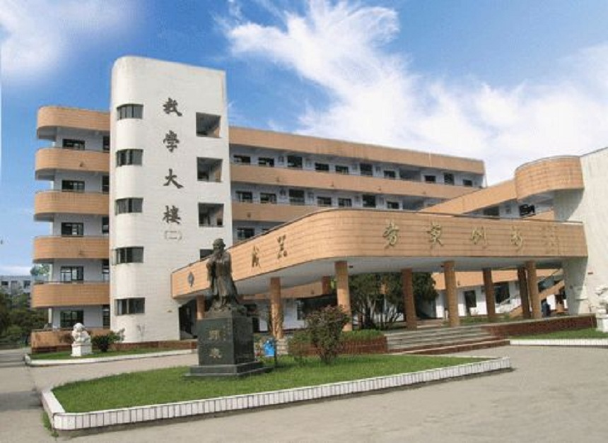 西南交通大學(xué)附屬中學(xué)學(xué)校環(huán)境好不好？