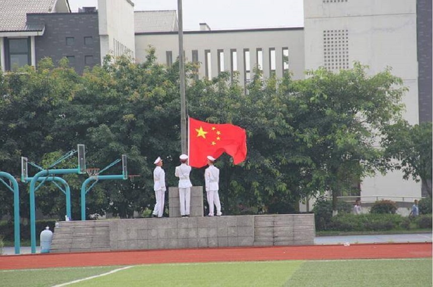 石室白馬中學(xué)近幾年的中考錄取分?jǐn)?shù)線是多少？