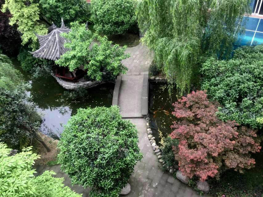 成都八中是公辦高中還市私立高中？