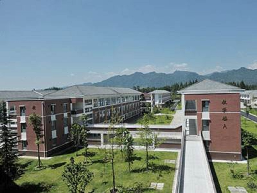青城山高級(jí)中學(xué)2020年中考錄取分?jǐn)?shù)線是多少？