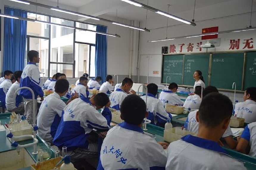 四川大學(xué)附屬中學(xué)2018年招生人數(shù)是多少？