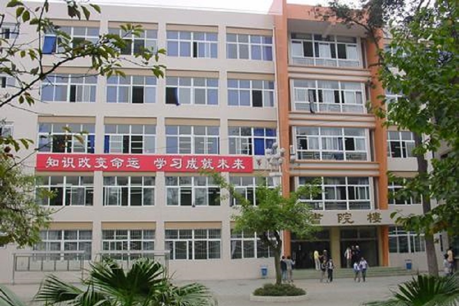 新都二中校園環(huán)境怎么樣？