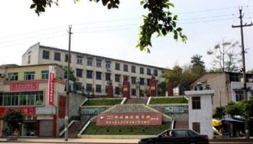 資陽外國語學校環(huán)境、教學設施好不好？