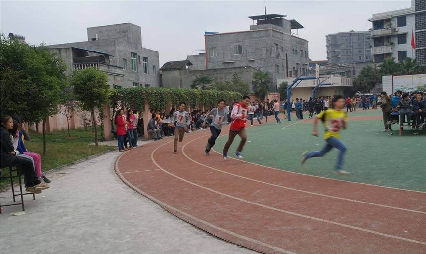 清水中學(xué)是公辦高中嗎？