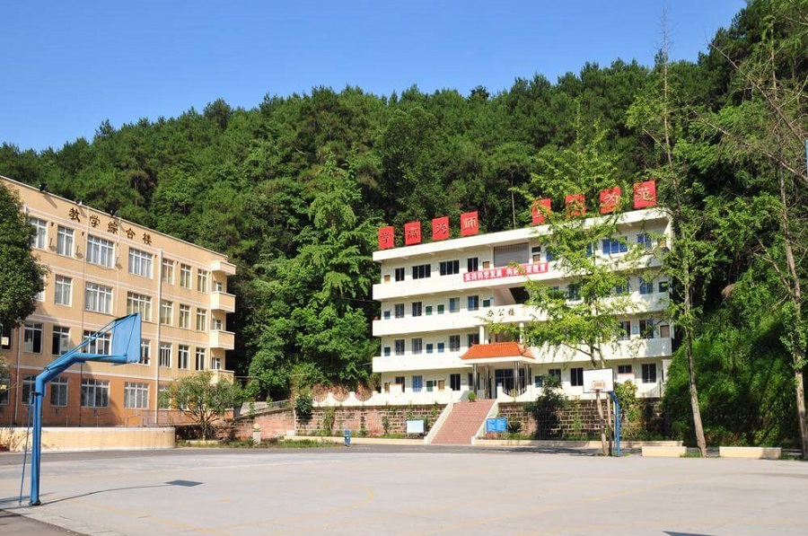 樂山四中地址在哪里？