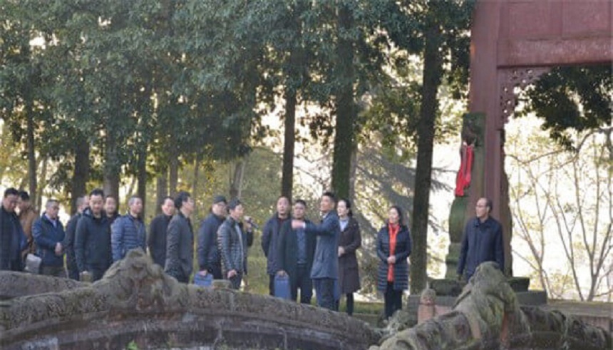 名山中學網(wǎng)址是多少？