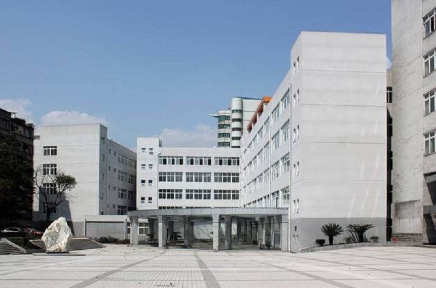 雅安市強項雙語中學校園環(huán)境怎么樣？