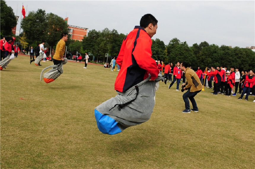 德陽外國語學校是一所民辦高中嗎？