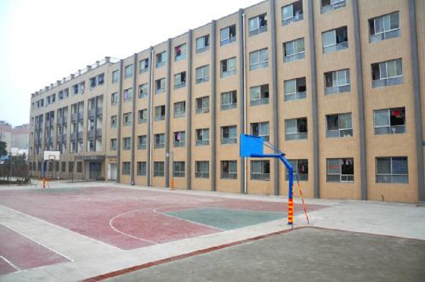 德陽東電中學(xué)是不是公辦高中？