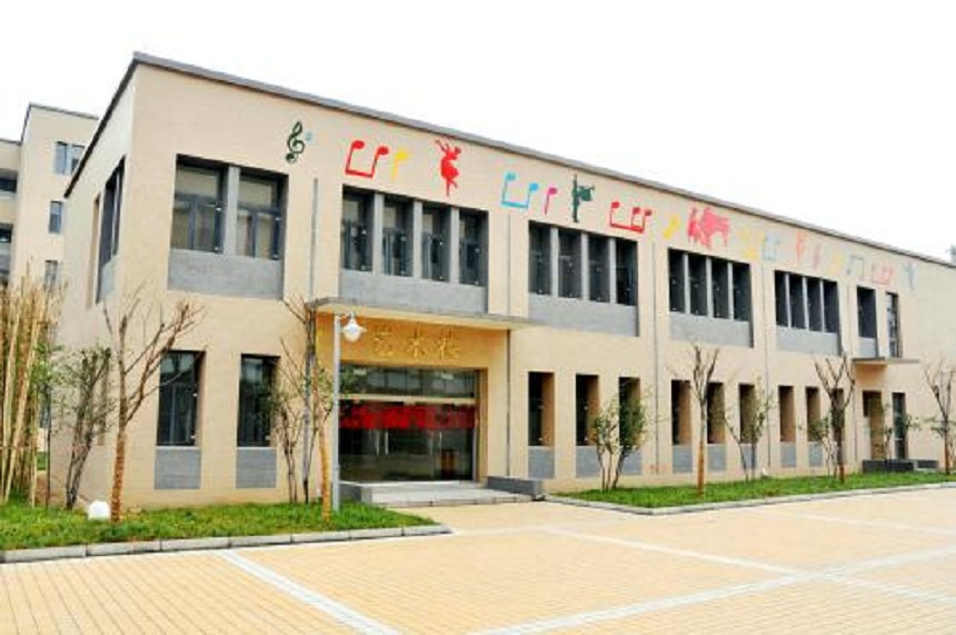 德陽東電中學(xué)校園環(huán)境好不好？宿舍環(huán)境怎么樣？