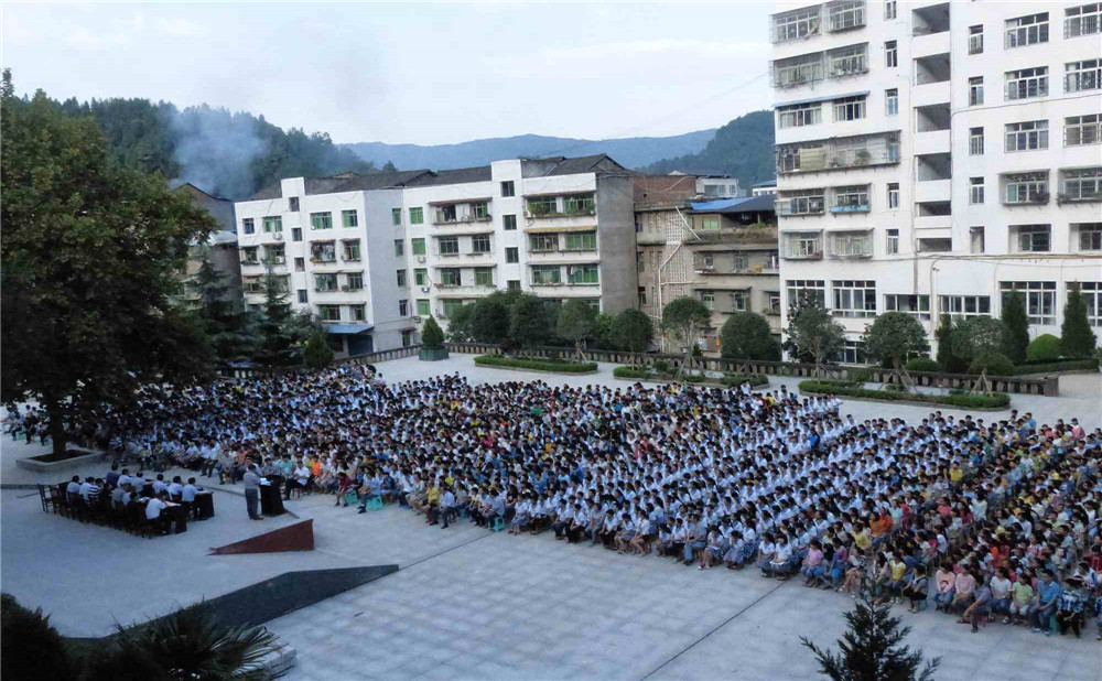 平昌縣響灘中學(xué)學(xué)校地址在哪里？