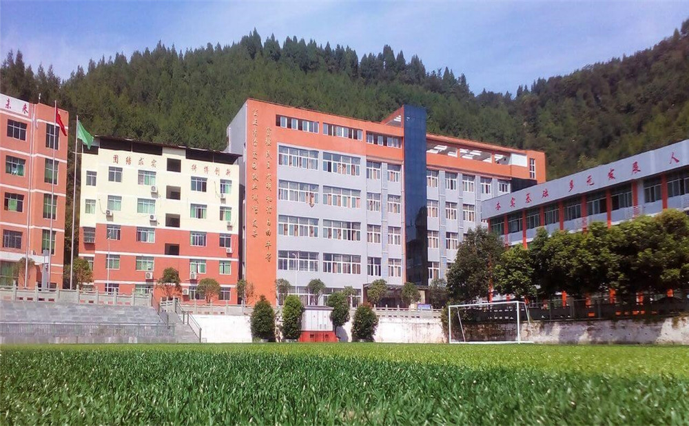 平昌縣駟馬中學(xué)學(xué)校環(huán)境怎么樣？