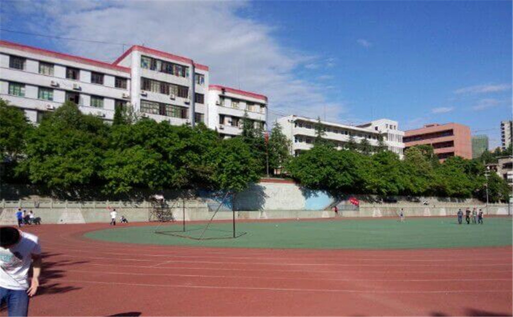 通江縣實驗中學(xué)校園環(huán)境如何？