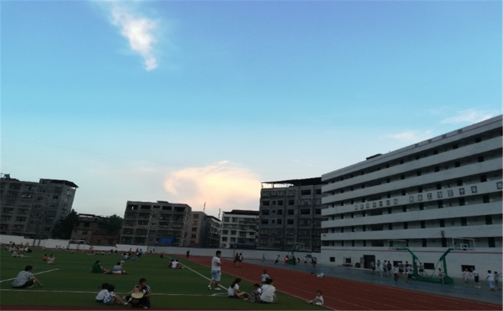 鐵佛中學(xué)學(xué)校詳細(xì)地址在什么地方？