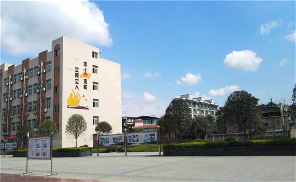 自貢市江姐中學(xué)具體地址在什么地方？