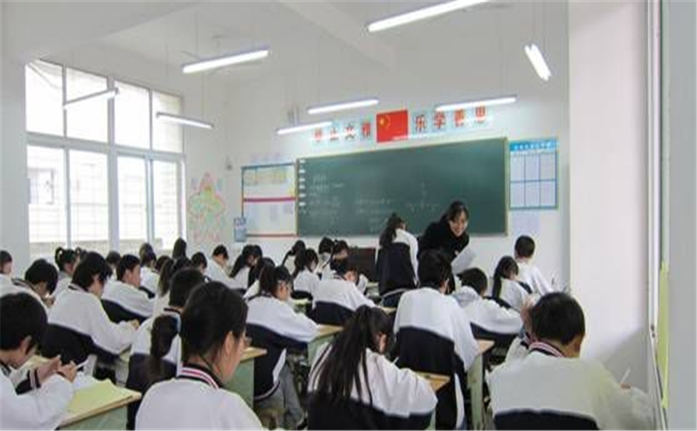 鼎山中學(xué)2020年中考錄取分?jǐn)?shù)線是多少分？