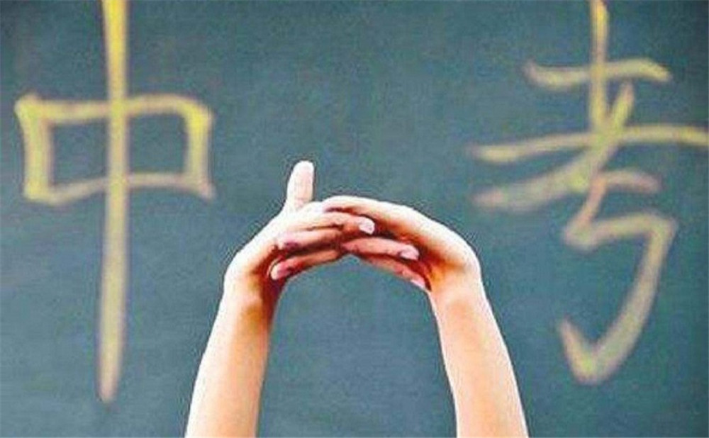 儀隴中學(xué)一年的學(xué)費是多少？