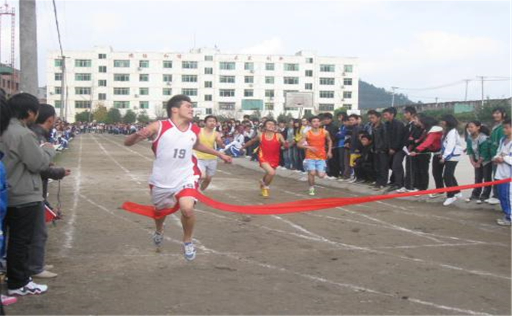 花叢中學學校詳細地址在什么地方？