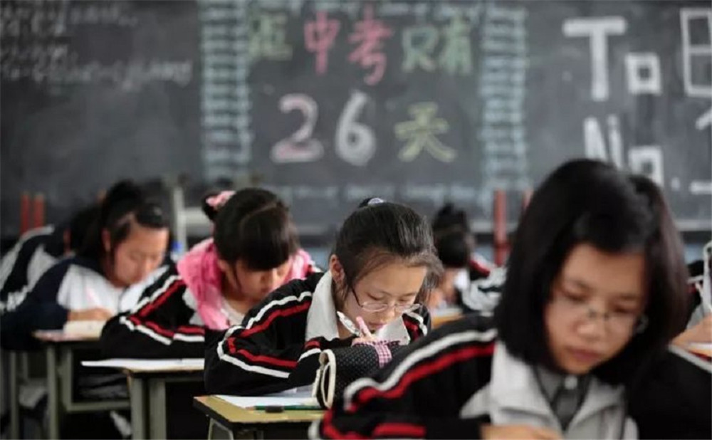 儀隴復(fù)興中學(xué)聯(lián)系電話是多少？