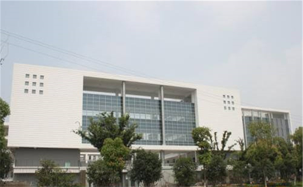武勝飛龍中學(xué)是一所公辦學(xué)校嗎？