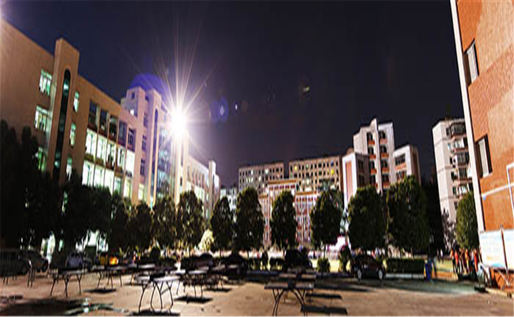 南充市白塔中學(xué)學(xué)校環(huán)境怎么樣？