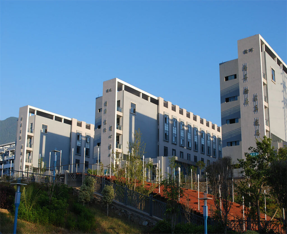 四川省米易學校招辦電話是多少？