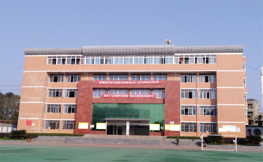 南充市李渡中學學校環(huán)境怎么樣？