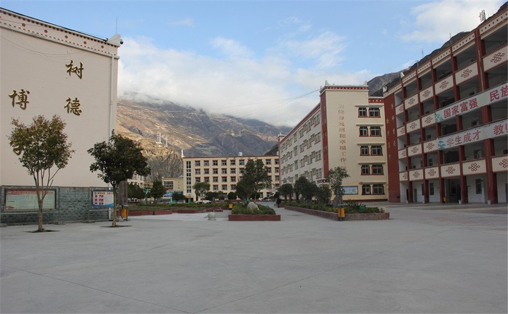 小金中學(xué)的詳細(xì)地址在什么地方？