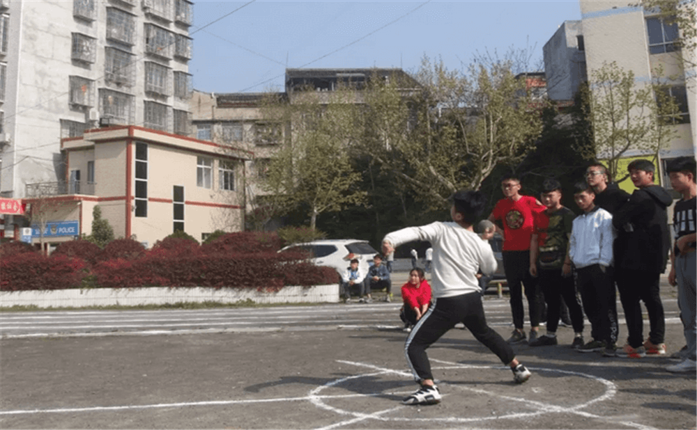 定水中學(xué)學(xué)校環(huán)境怎么樣？