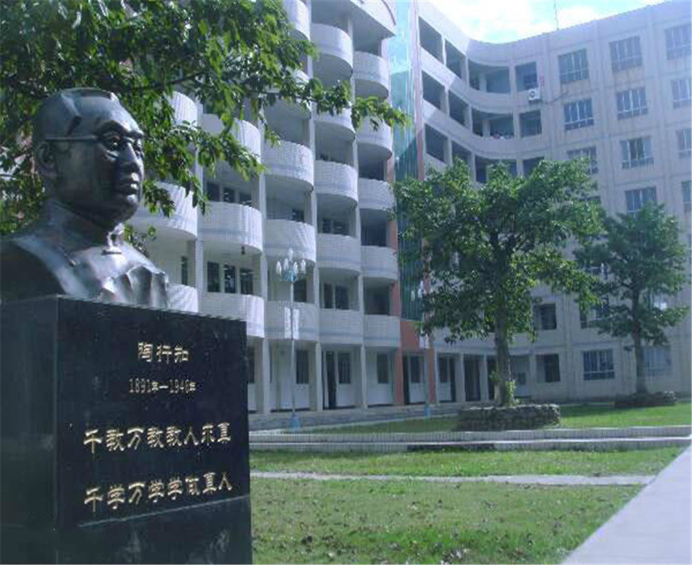 西昌市第六中學(xué)學(xué)校招辦電話是多少？