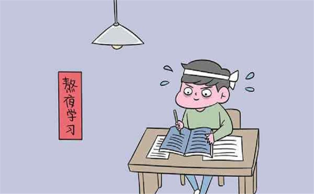 成都成飛中學(xué)每年的學(xué)費(fèi)是多少？