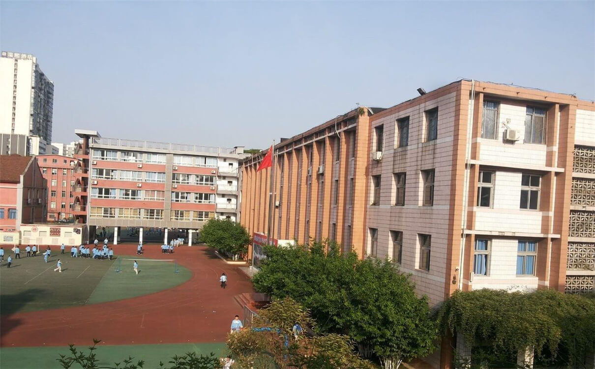 通錦中學(xué)的學(xué)費是多少？