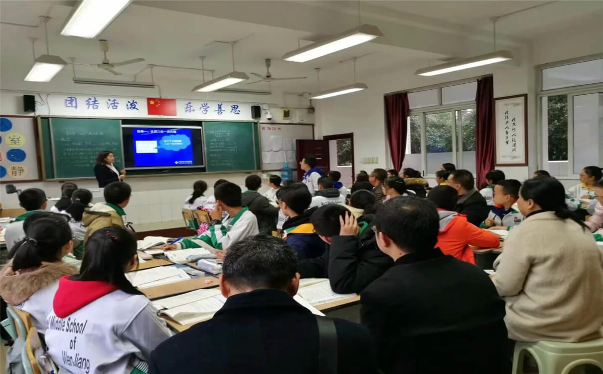 溫江二中每年的學(xué)費(fèi)是多少錢？
