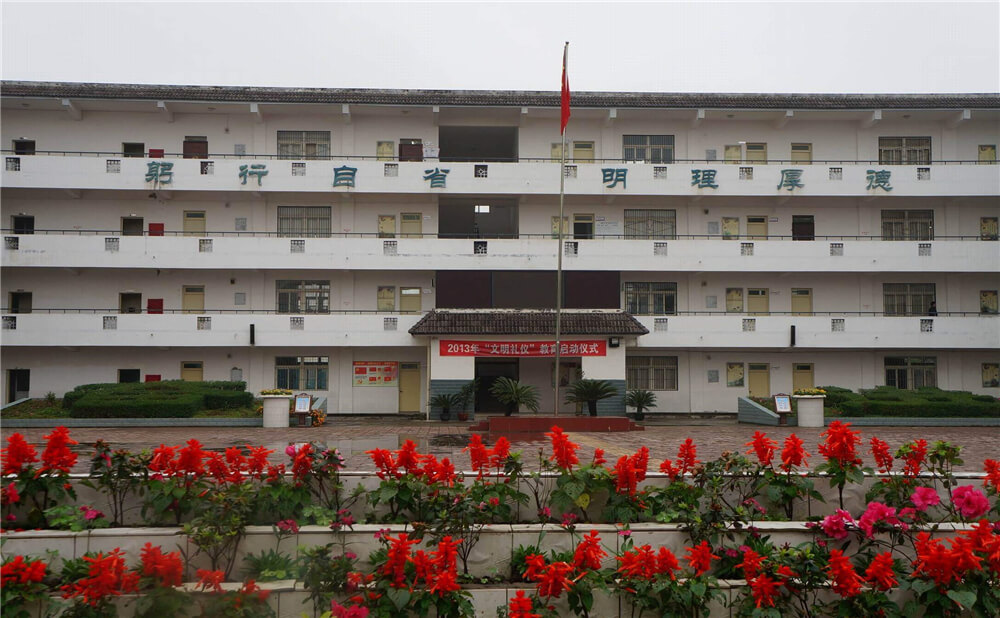 高板中學(xué)高中部的錄取分?jǐn)?shù)是多少？