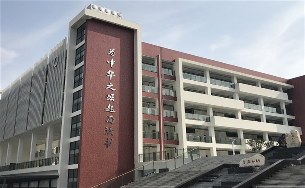 北京第二外國語學院成都附屬中學的去年錄取分數線是多少
