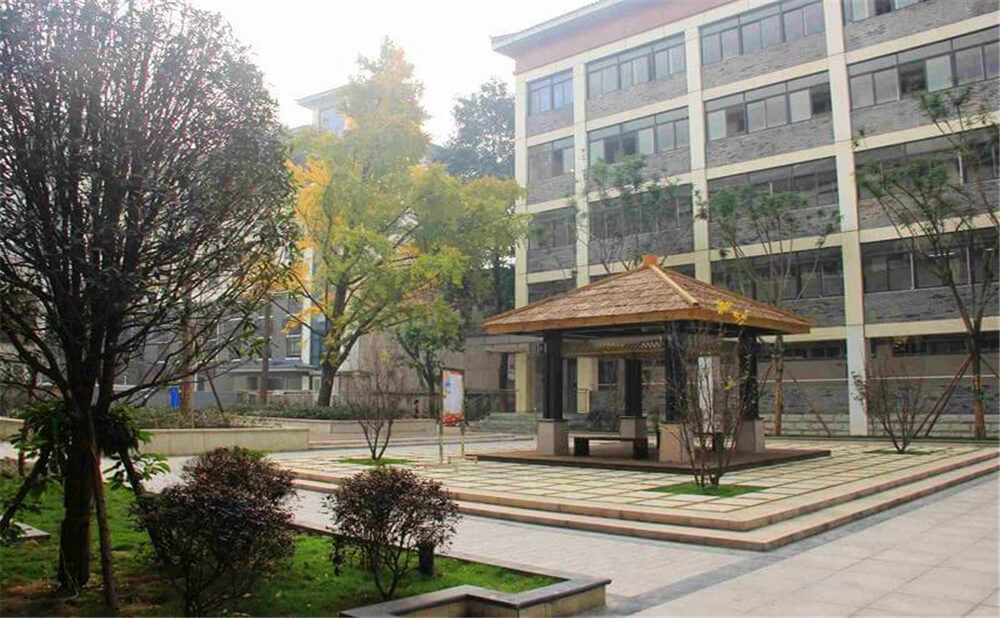 成都市西北中學(xué)的老師怎么樣？