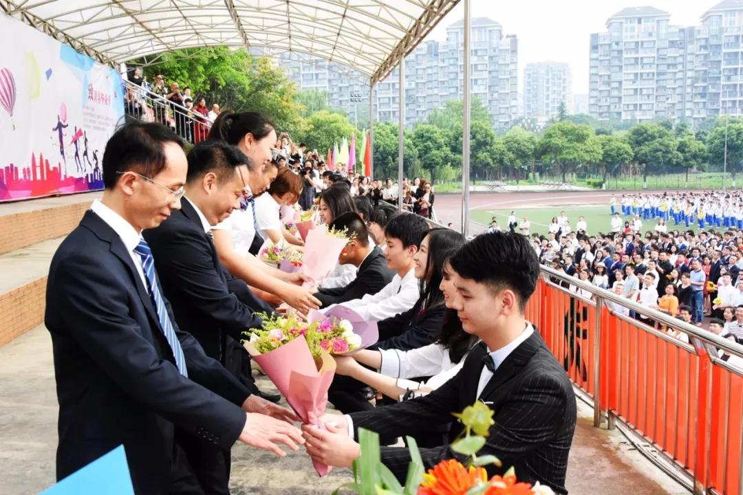 成都七中實(shí)驗(yàn)學(xué)校的升學(xué)率是多少？