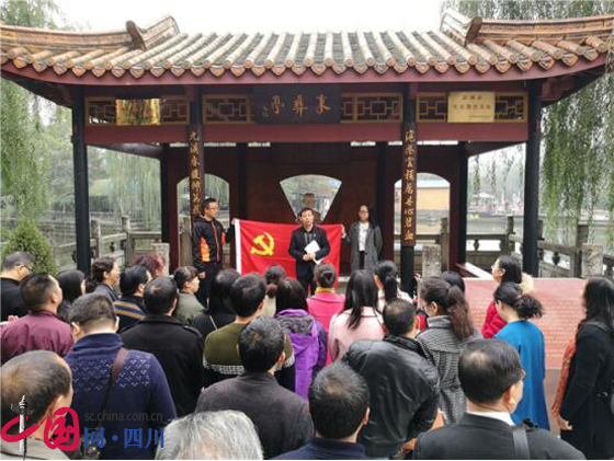石室白馬中學一年的學費是多少？