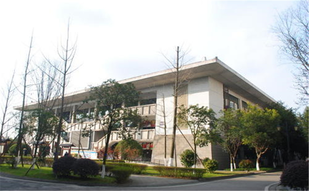 成都石室中學(xué)的高中住宿怎么樣？
