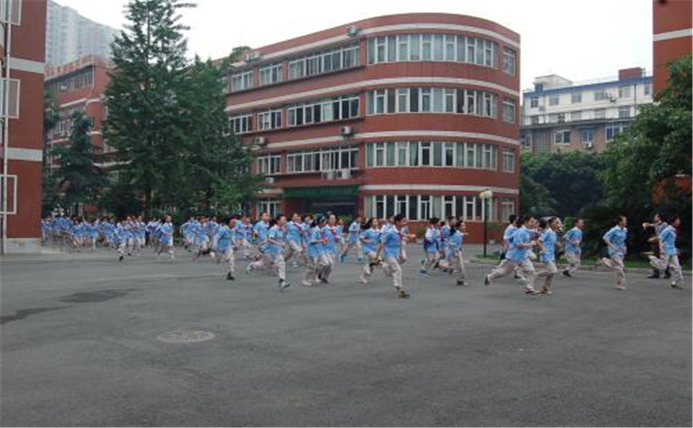 北師大成都實驗中學(xué)的學(xué)費是多少？