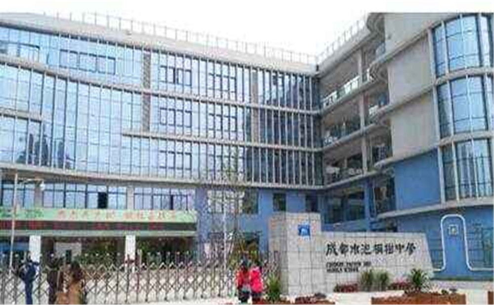 成都市泡桐樹中學(xué)近三年的錄取分數(shù)是多少？